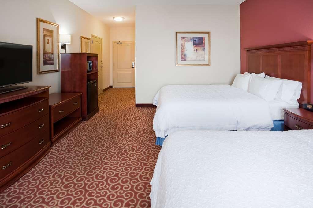 Hampton Inn Fairmont Room photo