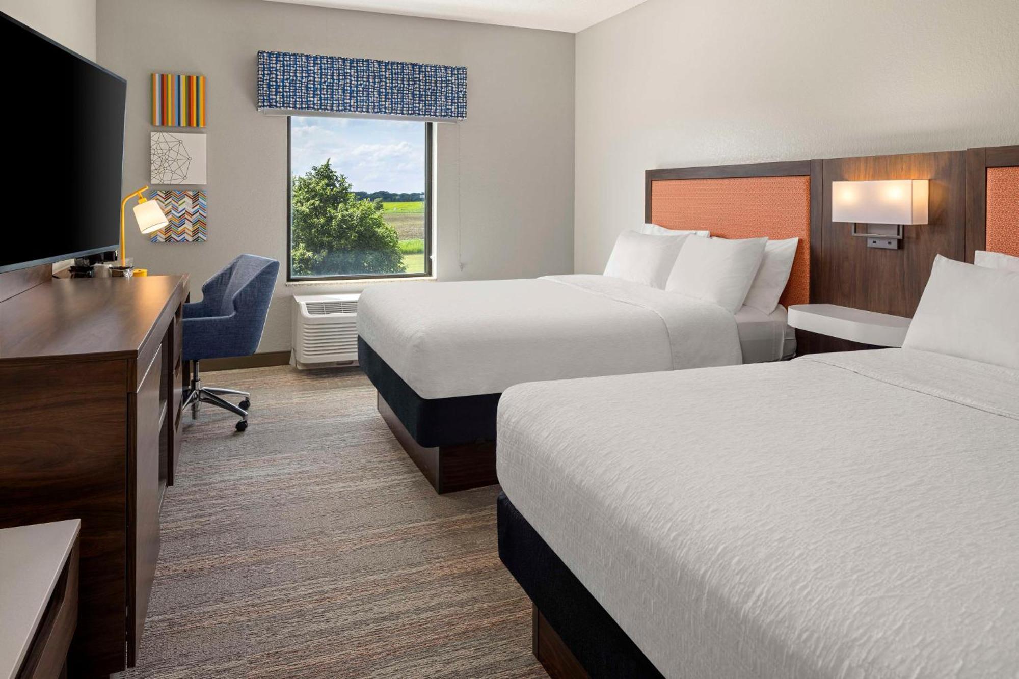 Hampton Inn Fairmont Exterior photo