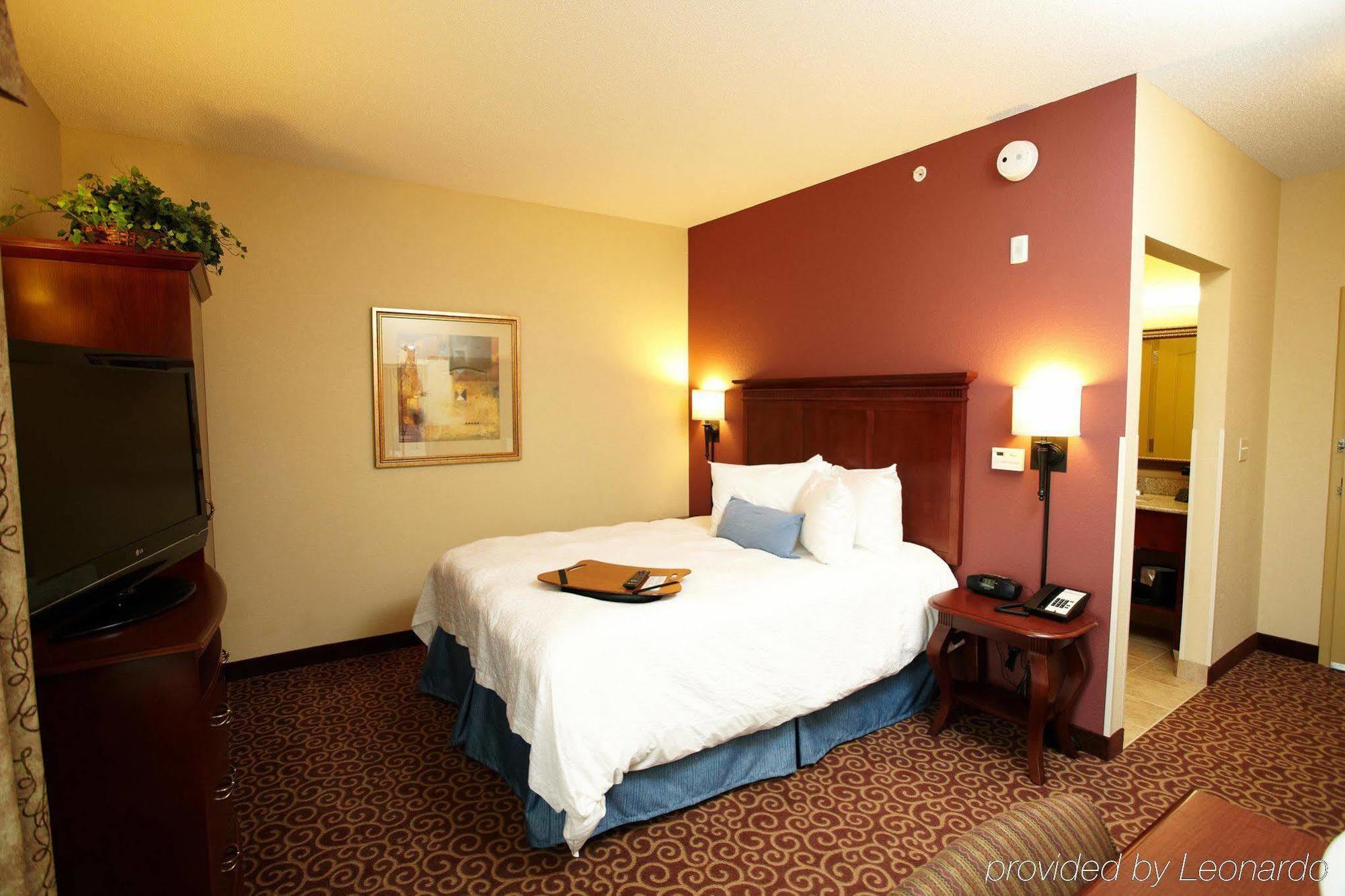 Hampton Inn Fairmont Room photo