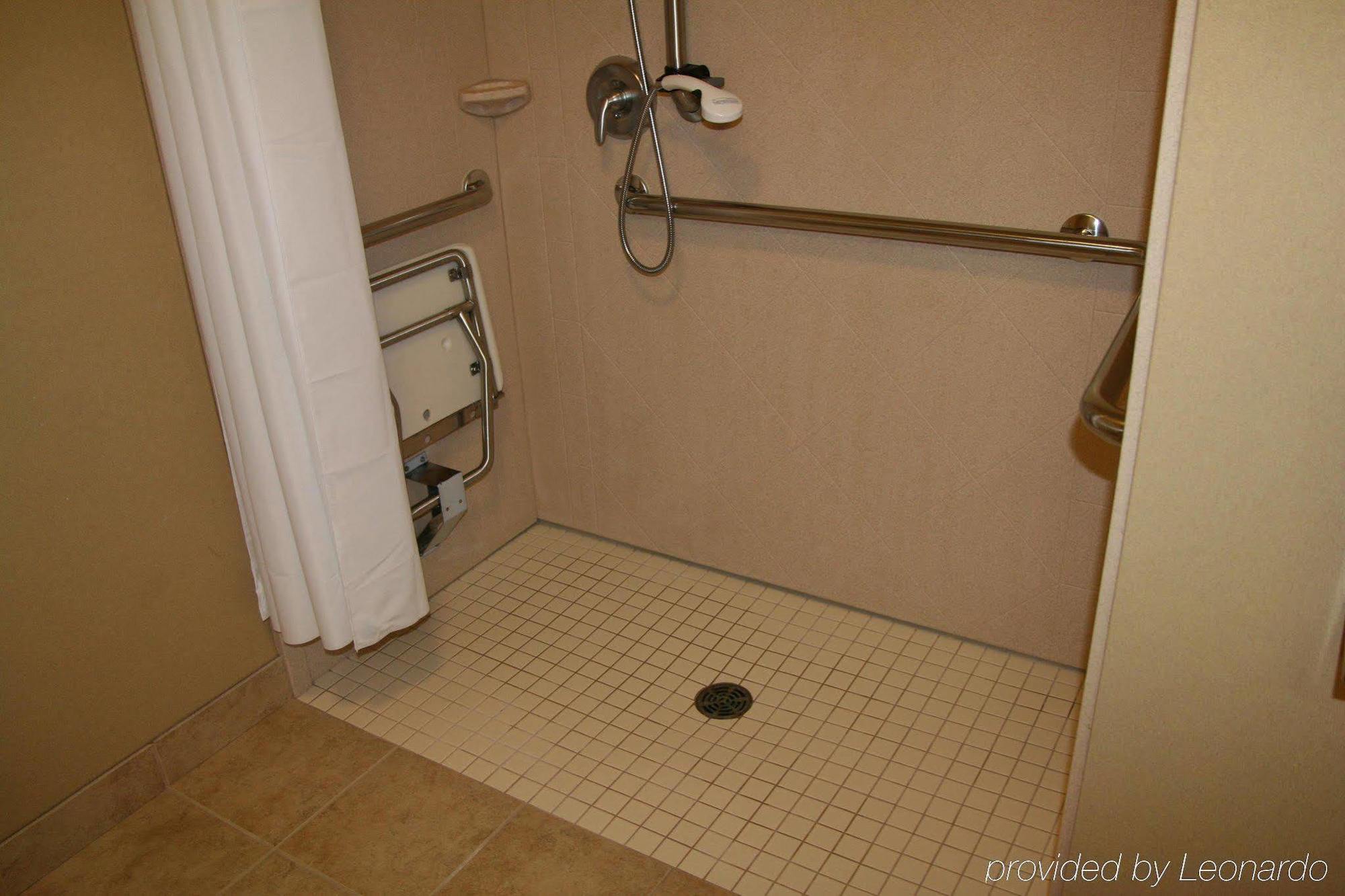 Hampton Inn Fairmont Room photo